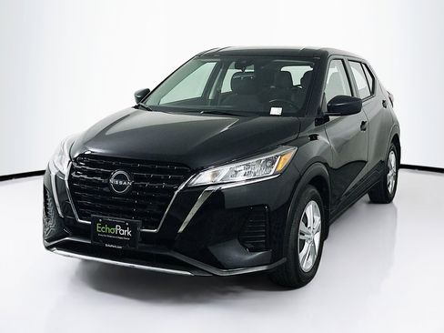 Used 2024 Nissan Kicks S image 3