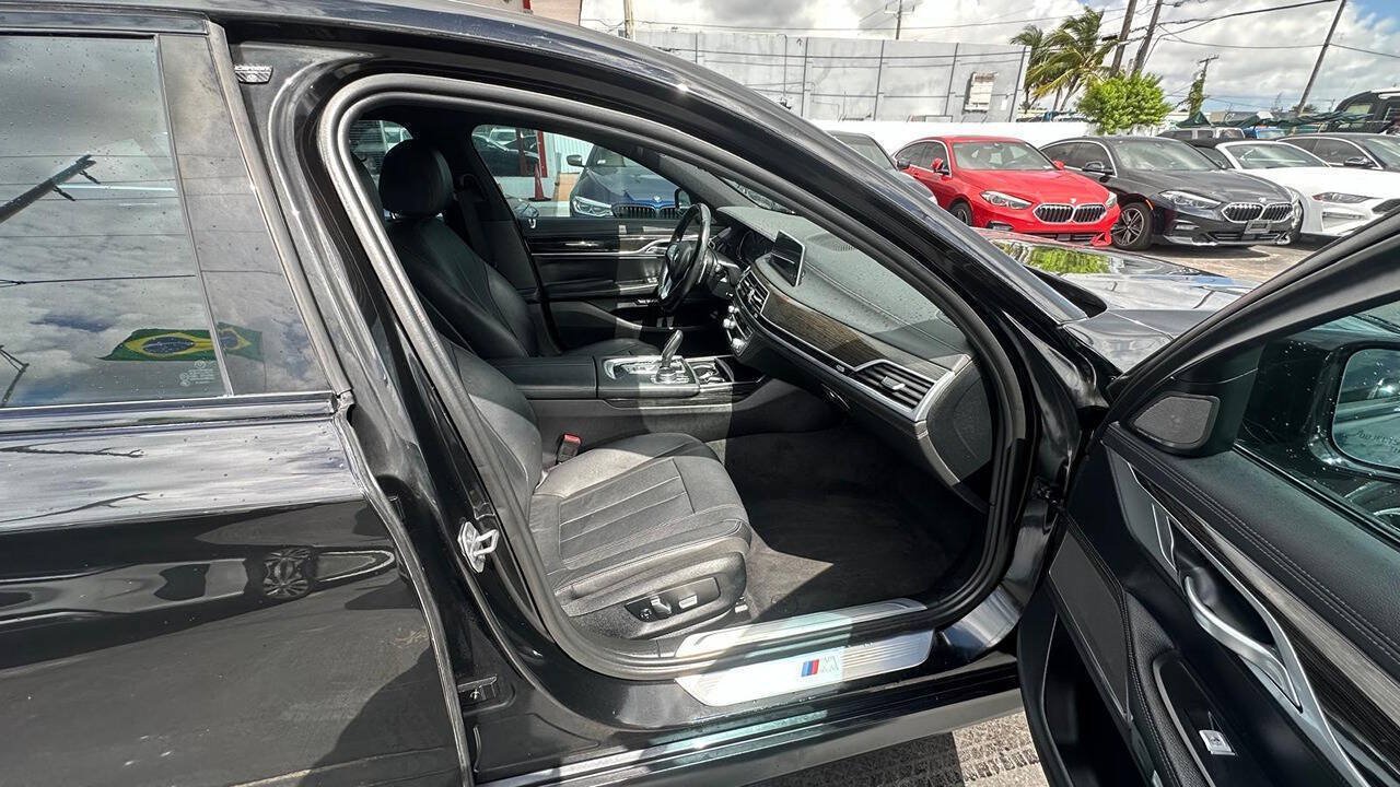 Used 2017 BMW 740e xDrive AWD/4WD image 19