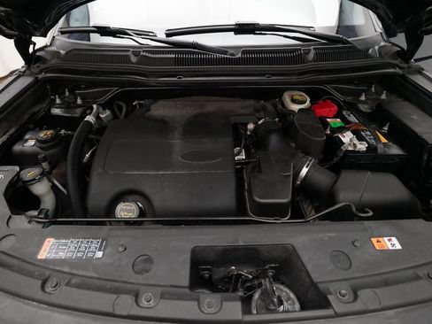 Used 2017 Ford Explorer XLT w/ Equipment Group 202A image 3