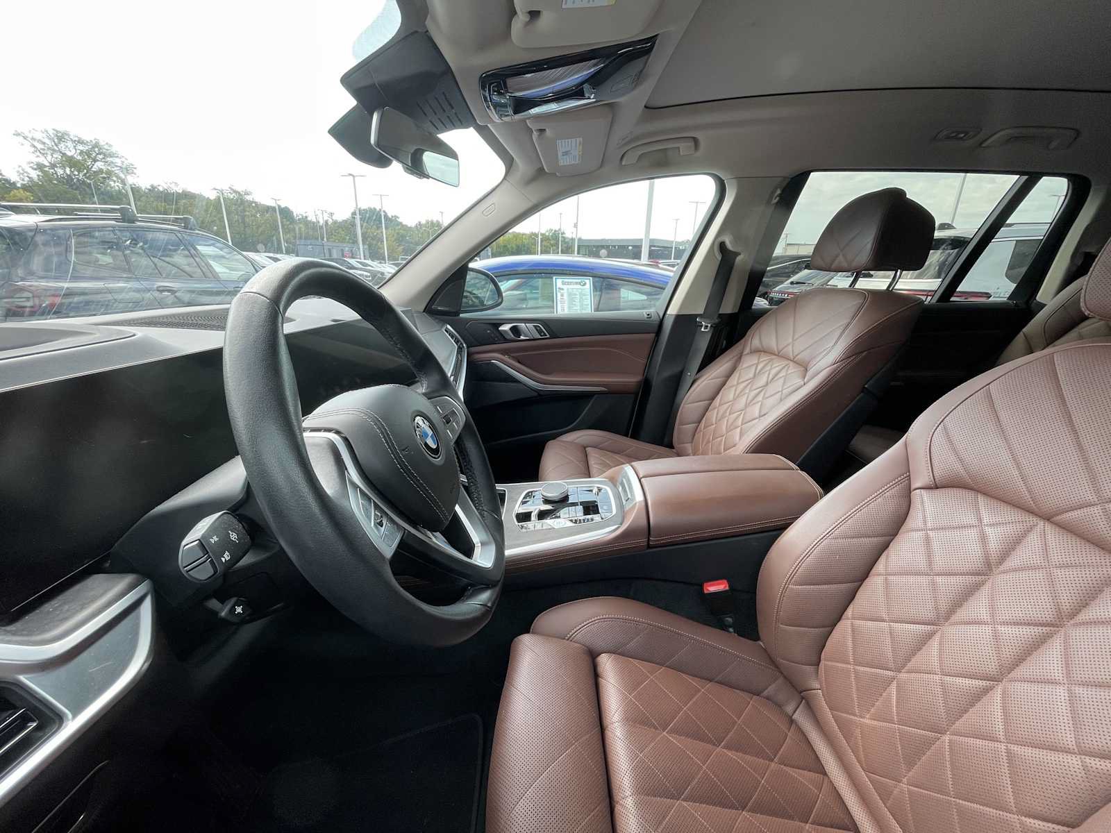 Used 2024 BMW X7 xDrive40i w/ Premium Package AWD/4WD image 8
