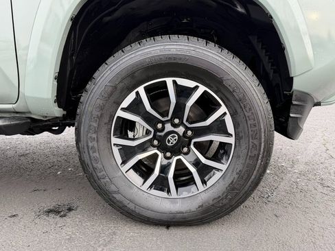 Used 2022 Toyota Tacoma TRD Sport image 10
