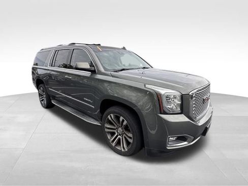 Used 2017 GMC Yukon XL Denali w/ Open Road Package AWD/4WD image 9