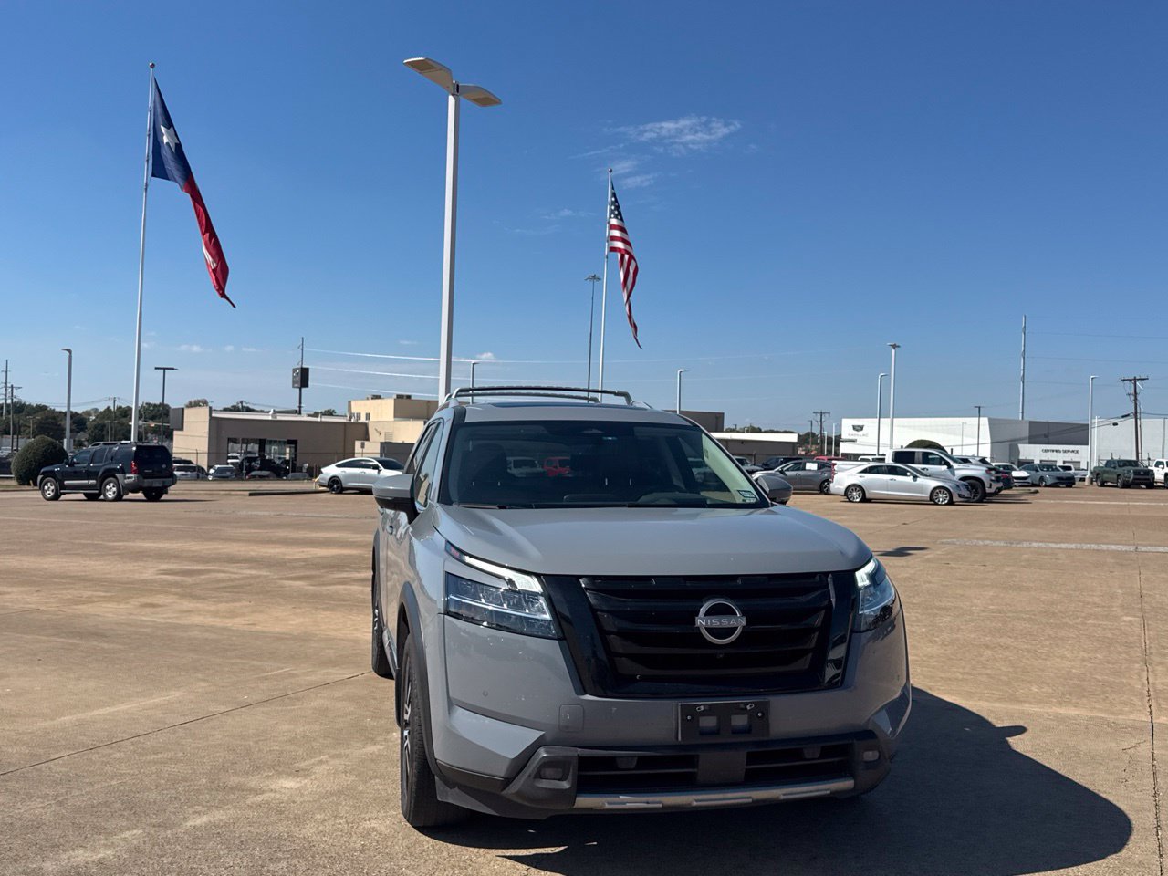 Used 2024 Nissan Pathfinder Platinum FWD image 4