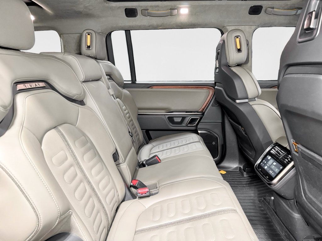 Used 2023 Rivian R1S Adventure Dual AWD/4WD image 21