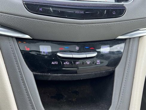 Used 2018 Cadillac XT5 Luxury w/ Driver Awareness Package image 23