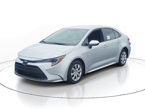 Certified 2025 Toyota Corolla LE FWD image 3