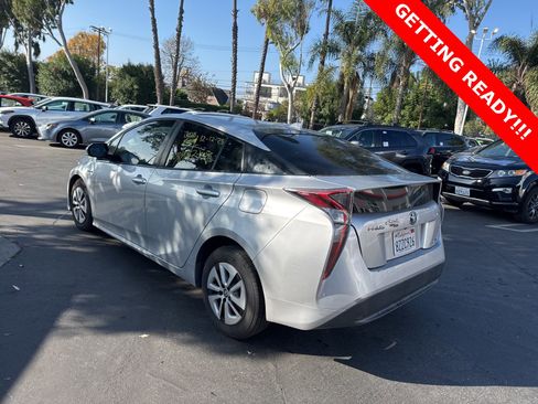 Used 2018 Toyota Prius Two image 8