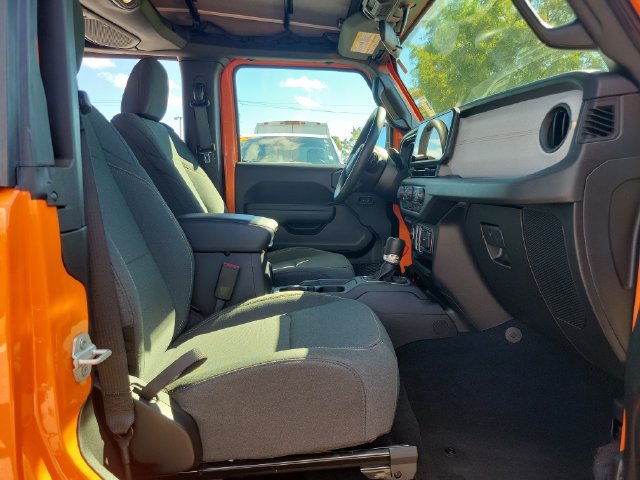 Used 2025 Jeep Wrangler Sport AWD/4WD image 7