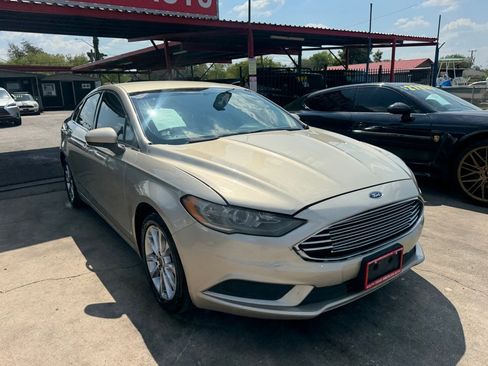 Used 2017 Ford Fusion SE w/ Fusion SE Technology Package image 13