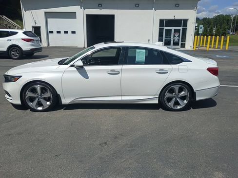 Used 2019 Honda Accord Touring image 2