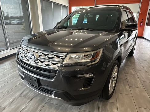 Used 2018 Ford Explorer XLT w/ Equipment Group 202A FWD image 6