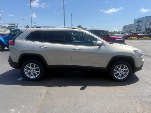 Used 2014 Jeep Cherokee Latitude w/ Comfort/Convenience Group AWD/4WD image 2
