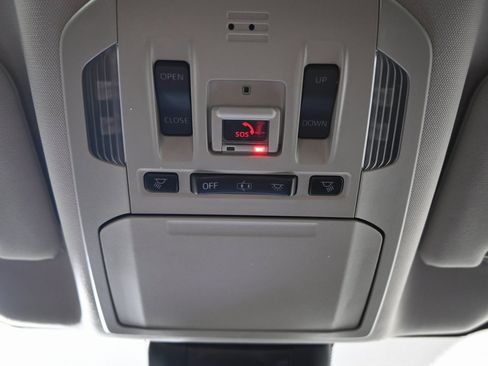 Used 2020 Toyota Highlander XLE image 35