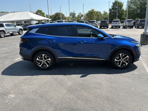 Used 2025 Kia Sportage EX FWD image 11