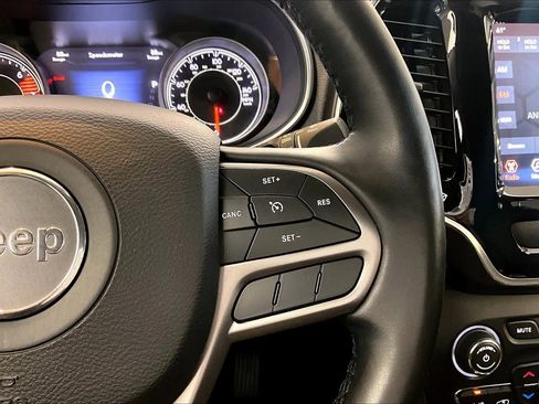 Used 2020 Jeep Cherokee Limited FWD image 24