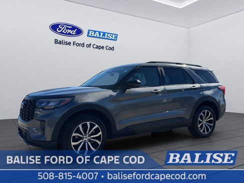 Used 2025 Ford Explorer ST-Line image 2
