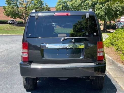 Used 2010 Jeep Liberty Limited w/ Tire & Wheel Group RWD image 6