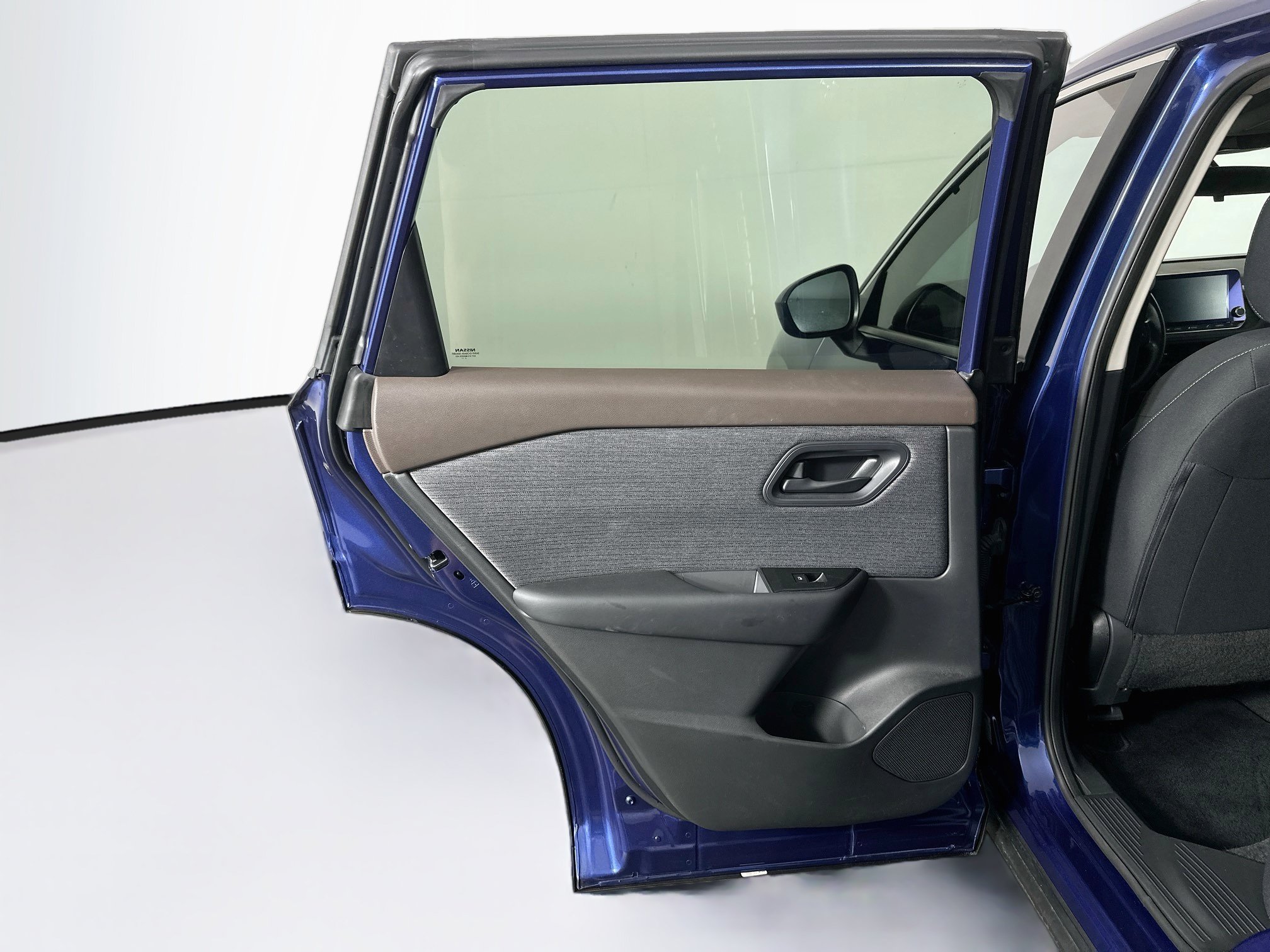 Used 2023 Nissan Rogue S FWD image 25