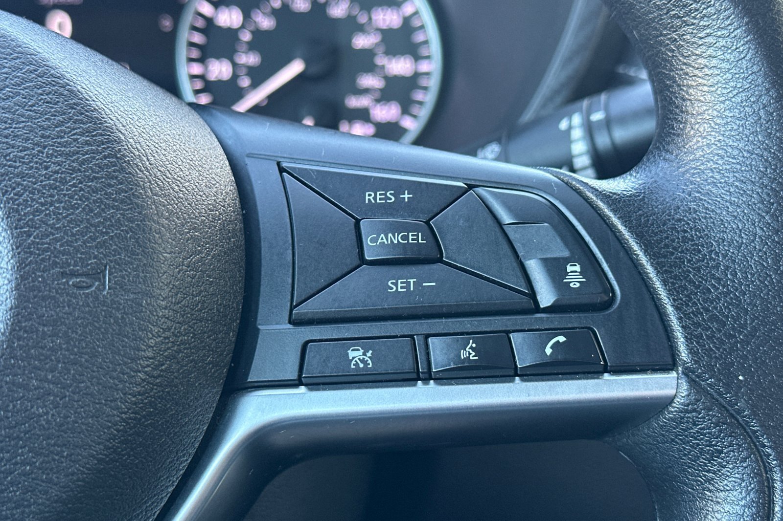 Used 2024 Nissan Sentra SV FWD image 31
