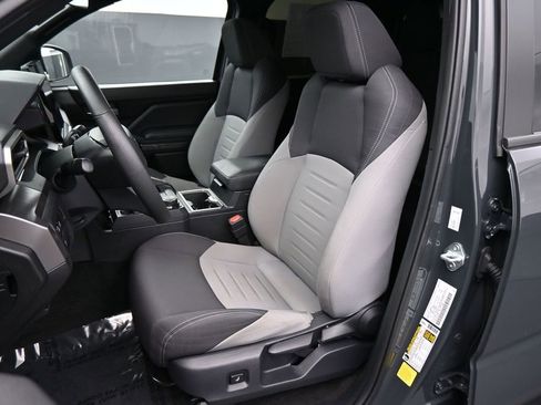Used 2024 Toyota Tacoma TRD Sport AWD/4WD image 15