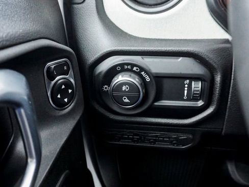 Used 2025 Jeep Gladiator Sport image 22