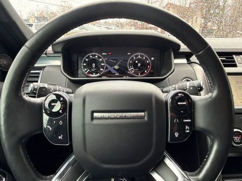 Used 2020 Land Rover Discovery Landmark image 23