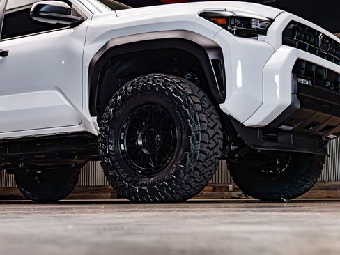 Used 2025 Toyota 4Runner SR5 AWD/4WD image 16