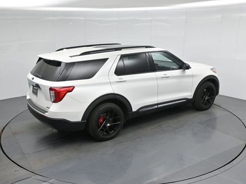 Certified 2020 Ford Explorer XLT w/ Equipment Group 202A image 43