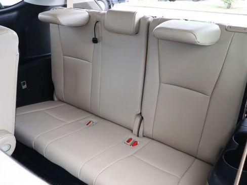 Used 2022 Toyota Highlander XLE AWD/4WD image 10