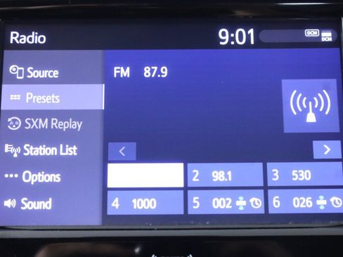 Used 2020 Toyota Camry SE FWD image 18