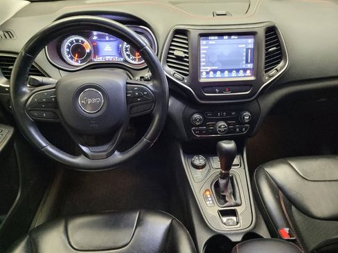 Used 2019 Jeep Cherokee Trailhawk AWD/4WD image 22