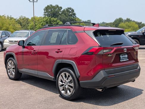Used 2019 Toyota RAV4 XLE Premium FWD image 7