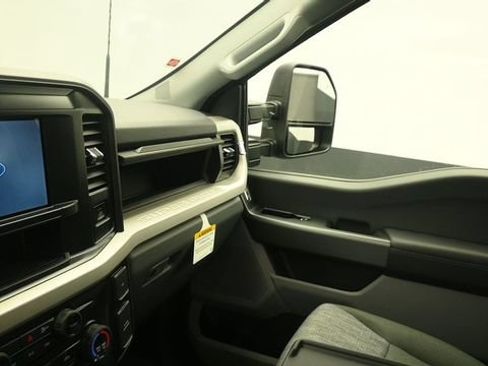 New 2026 Ford F250 XLT w/ FX4 Off-Road Package AWD/4WD image 21