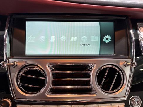 Used 2017 Rolls-Royce Dawn image 21