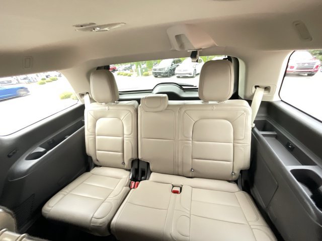 Used 2024 Lincoln Navigator Premiere AWD/4WD image 17