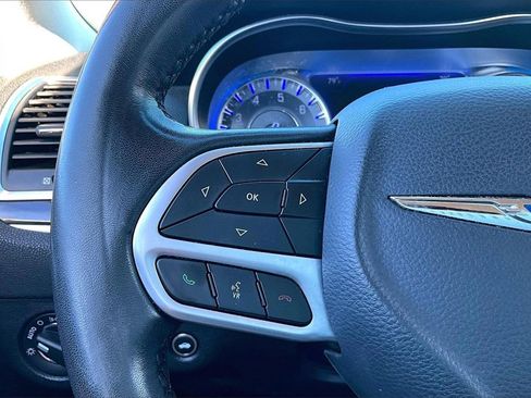 Used 2019 Chrysler 300 Touring w/ Sport Appearance Package image 20