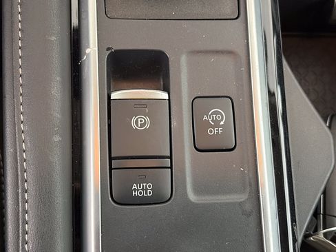 Used 2025 Nissan Pathfinder SL AWD/4WD image 29
