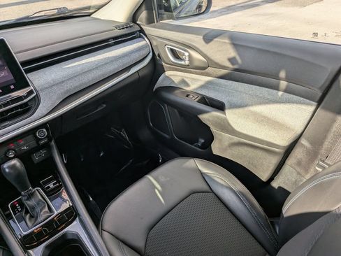 Used 2022 Jeep Compass Latitude FWD image 15