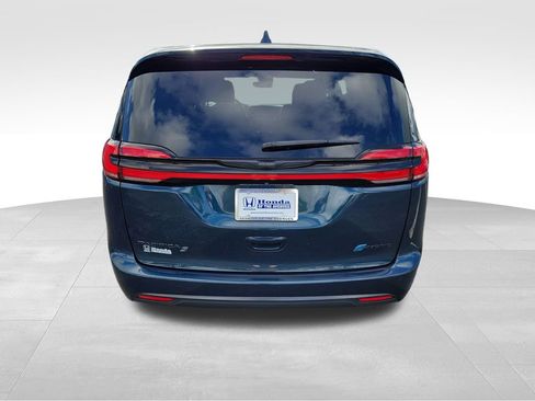 Used 2022 Chrysler Pacifica Touring-L w/ S Appearance Package image 8