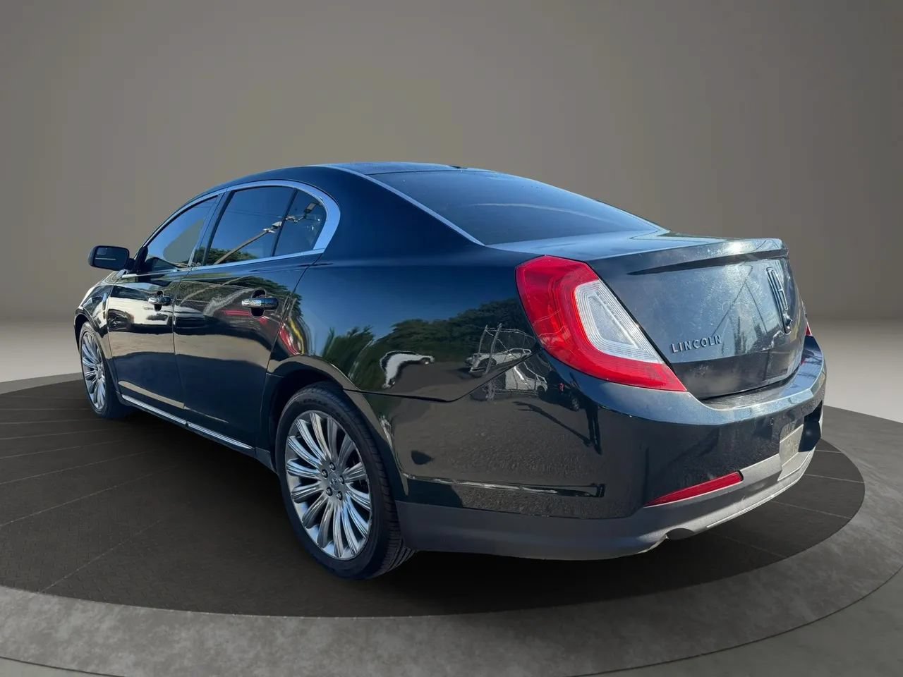 Used 2014 Lincoln MKS AWD image 7