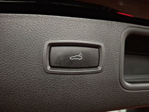 Used 2021 Porsche Macan Turbo image 28