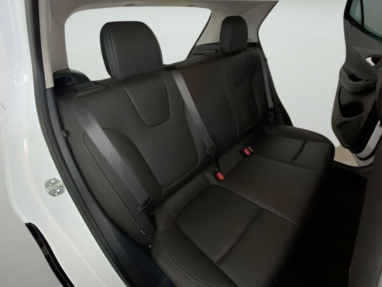 Certified 2024 Buick Encore GX Sport Touring AWD/4WD image 11