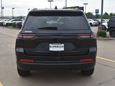 Used 2024 Jeep Grand Cherokee Altitude RWD image 6