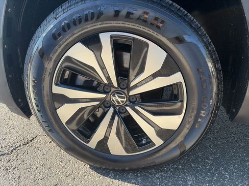 Used 2024 Volkswagen Atlas Cross Sport SE AWD/4WD image 12