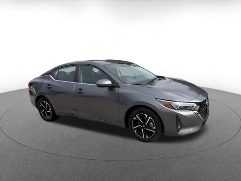 Used 2025 Nissan Sentra SV FWD image 2
