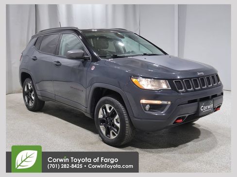 Used 2017 Jeep Compass Trailhawk w/ Cold Weather Group AWD/4WD image 1