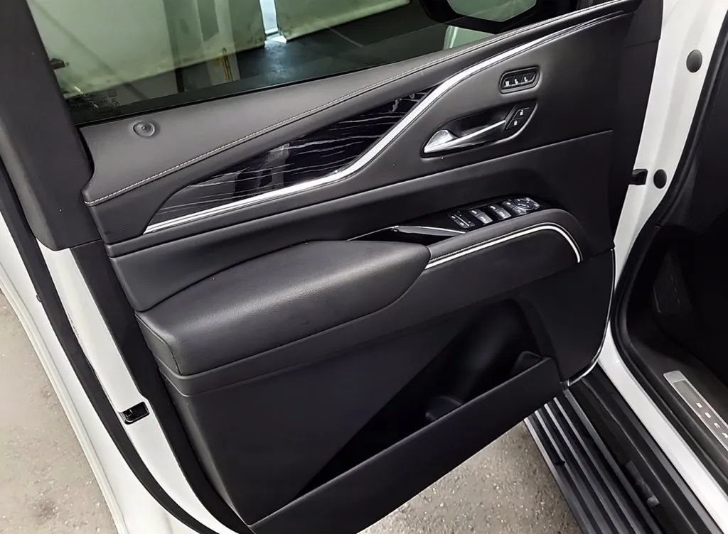 Used 2021 Cadillac Escalade Sport w/ Driver Assist Tech Package AWD/4WD image 25