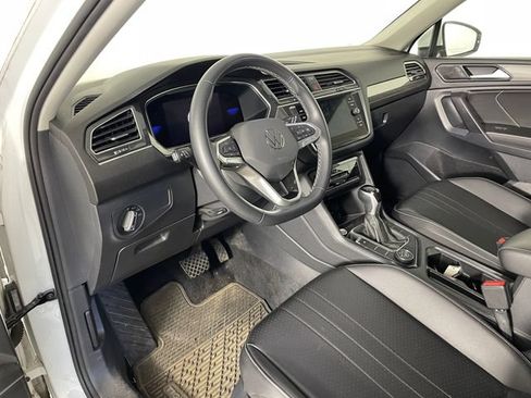 Used 2022 Volkswagen Tiguan SE AWD/4WD image 3
