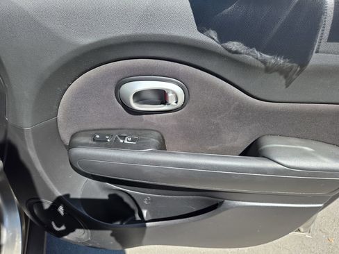 Used 2019 Kia Soul + FWD image 12