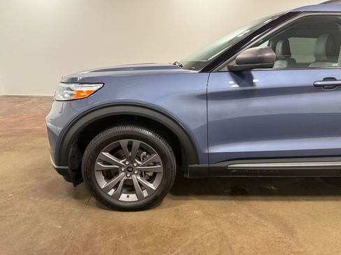 Used 2021 Ford Explorer XLT w/ Equipment Group 202A AWD/4WD image 38